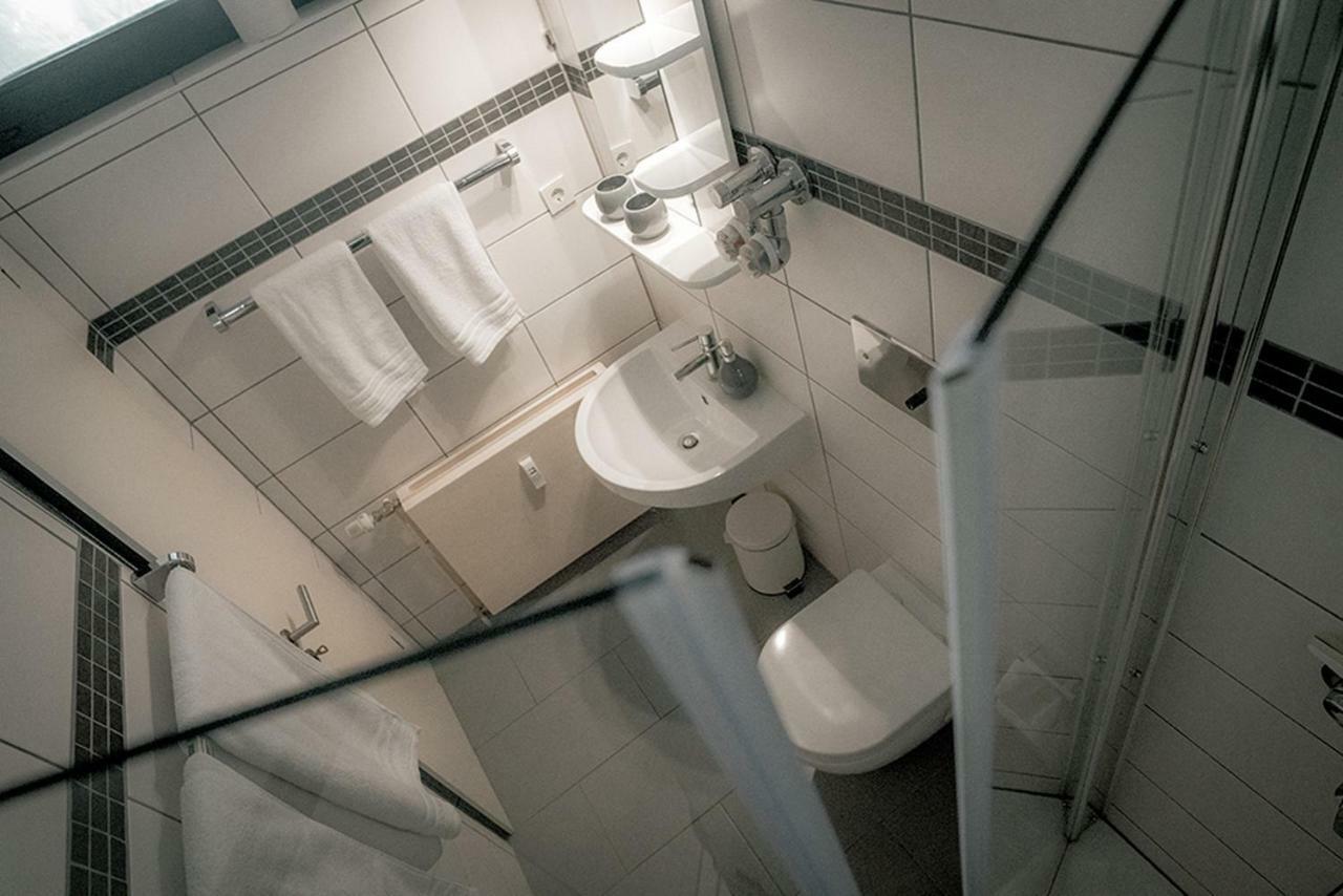 Sonnenstube - Westbalkon, Ruhige Lage, Sauna, Pool, Seenaehe, Dachterrasse Apartment Moehnesee